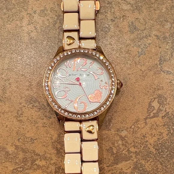 Betsey Johnson Cream and Gold Heart Watch - dead battery - Picture 6 of 6